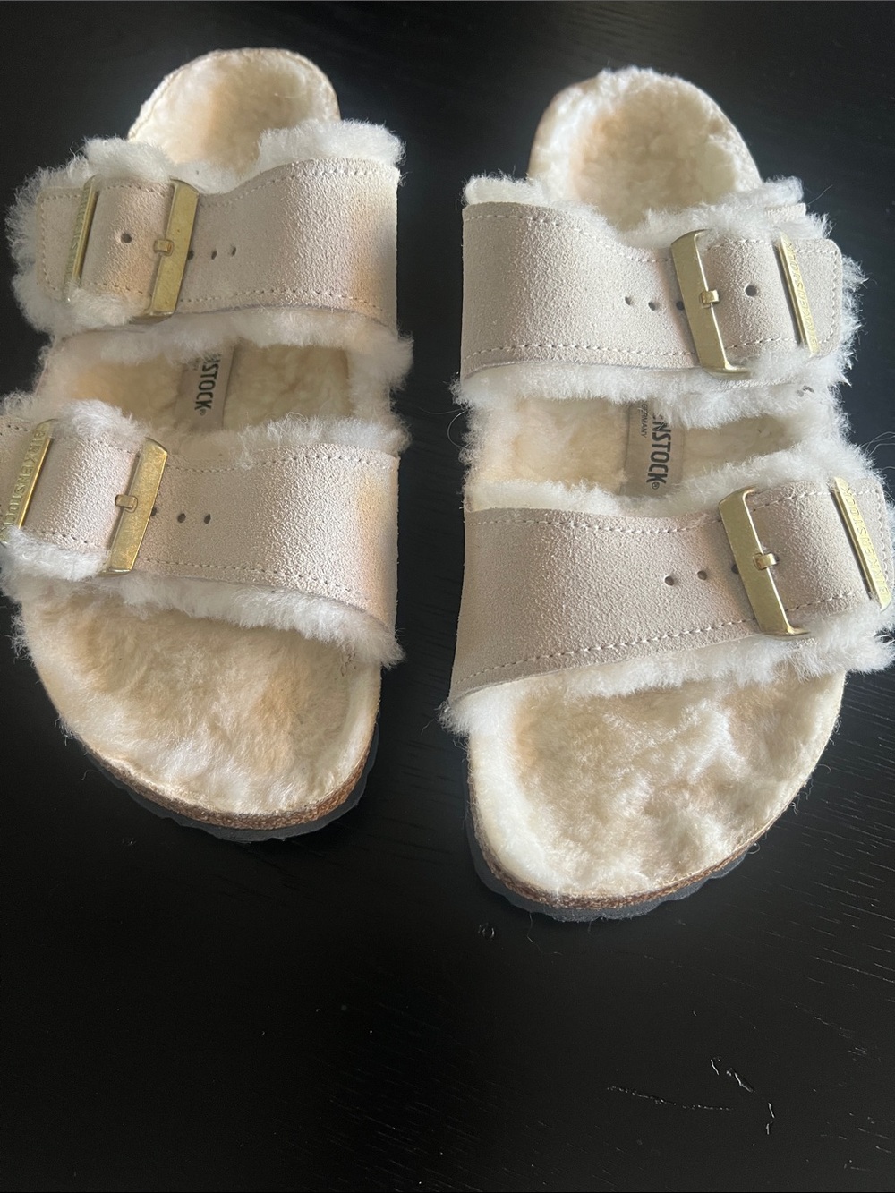 Birkenstock Arizona Women’s Shearling Lined Double Strap Sandal - crème suede